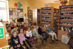 lekcja historyczna w bibliotece